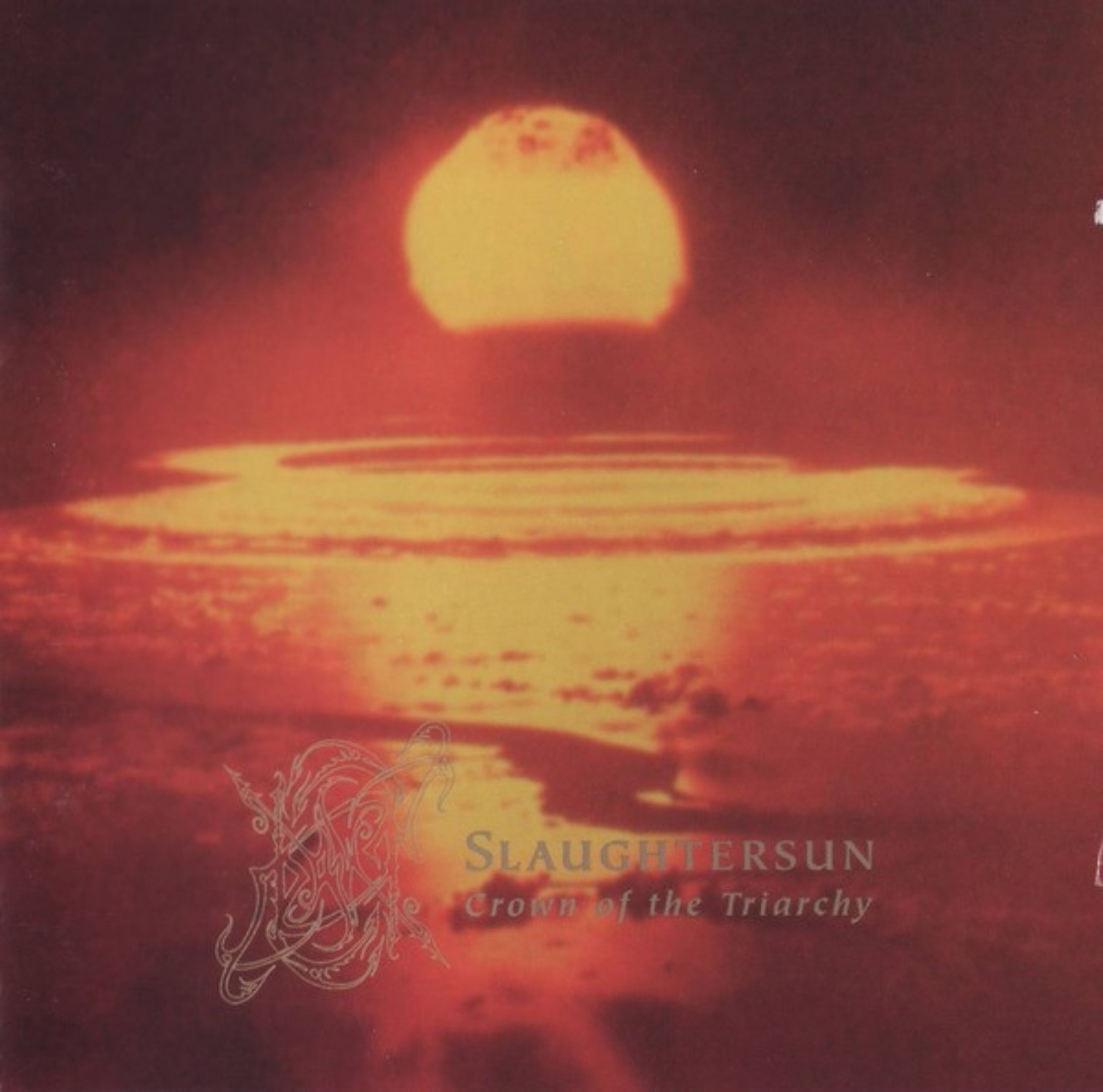 Originalcover von Dawn – Slaughtersun (Crown of the Triarchy) (1998): leuchtende gelbliche Kugel über waagerechten Lichtringen am roten Himmel, rötliche Spiegelungen und der Schriftzug des Albums.