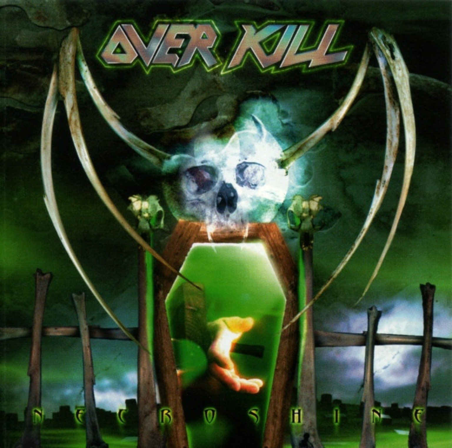 Overkill – Necroshine (1999): zöldes, csontokkal keretezett borítón koponya és megvilágított koporsó; felül az Overkill logója.